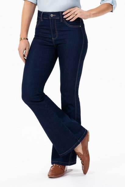 calca jeans escuro modelo boot cut cintura media elsa
