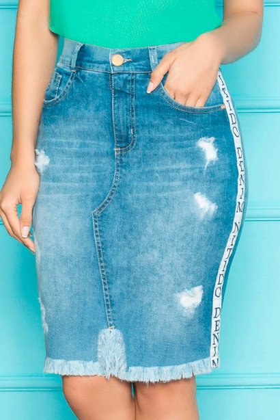 saia jeans bolso funcional e escrita lateral nitido baixo