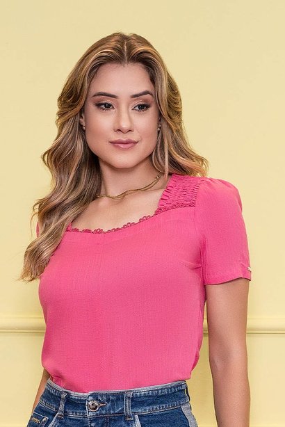 blusa pink lastex no ombro e guippir no decote nitido cima