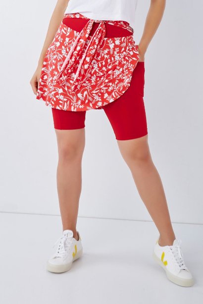 shorts saia vermelho estampado moda modesta fitness com amarracao na cintira poliamida alta compressao epulari 12
