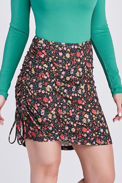 short saia justo com rolete na lateral moda praia modesta estampa floral tecido com protecao solar epulari 4